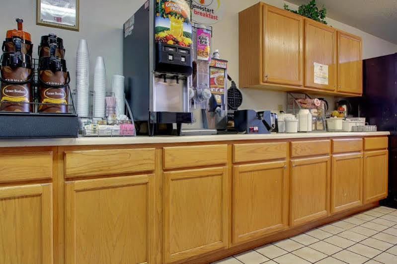 Super 8 By Wyndham Kirksville-University Area Экстерьер фото